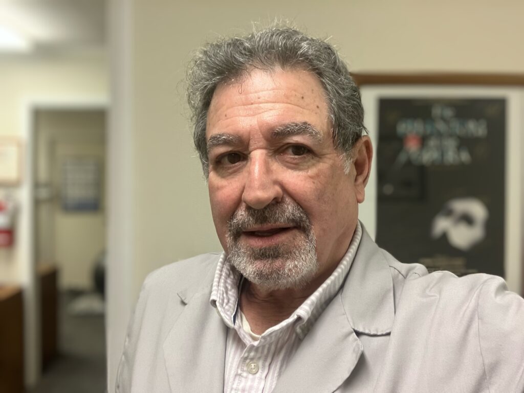 Dr. Steve Segal, experienced Libertyville chiropractor, providing affordable visit-by-visit chiropractic care in his office